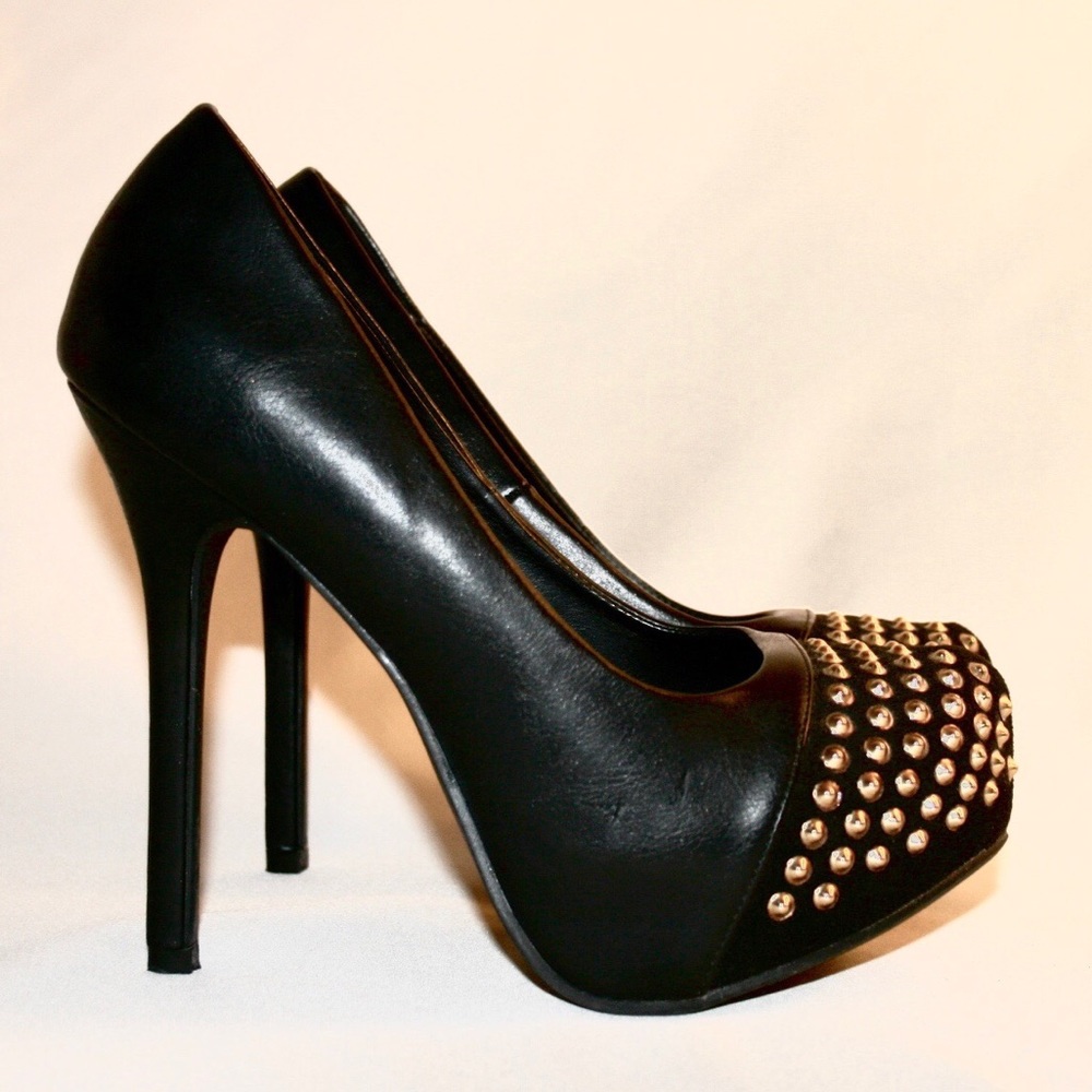 Brash Spiked Pumps